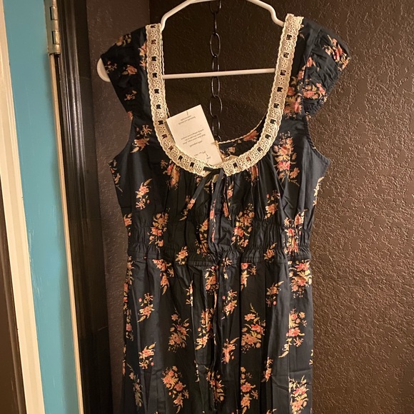 NWT Kelly dress night bouquet. Size small - Picture 5 of 5